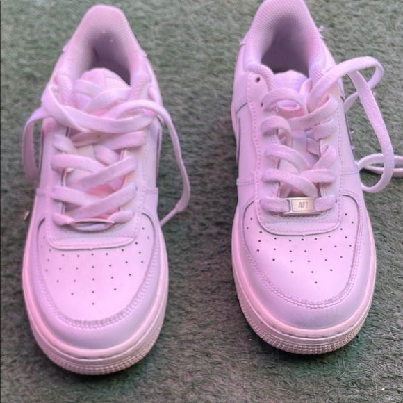 Nike Kids White Sneakers - Picture 1 of 1